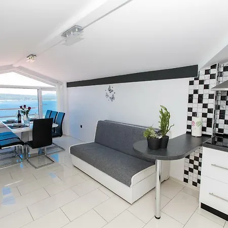 Apartment Maslina *